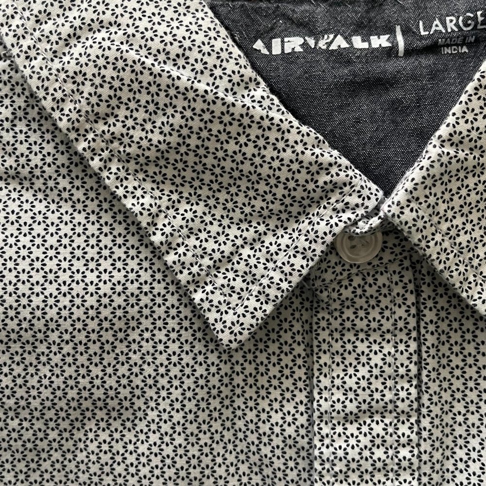 NWOT - Airwalk Short Sleeve Shirt
